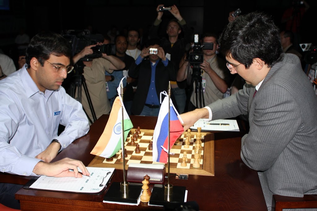 Viswanathan Anand (R, India) and Vladimir Kramnik (L, Russia) seen during  their first World Championship match at the 'Bundeskunsthalle' in Bonn,  Germany, 14 October 2008. The World Championship title will be awarded