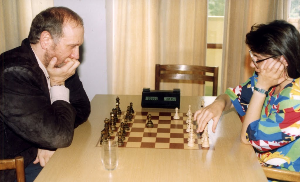 Bobby Fischer with Susan Polgar in Hungary. Fischer loved that