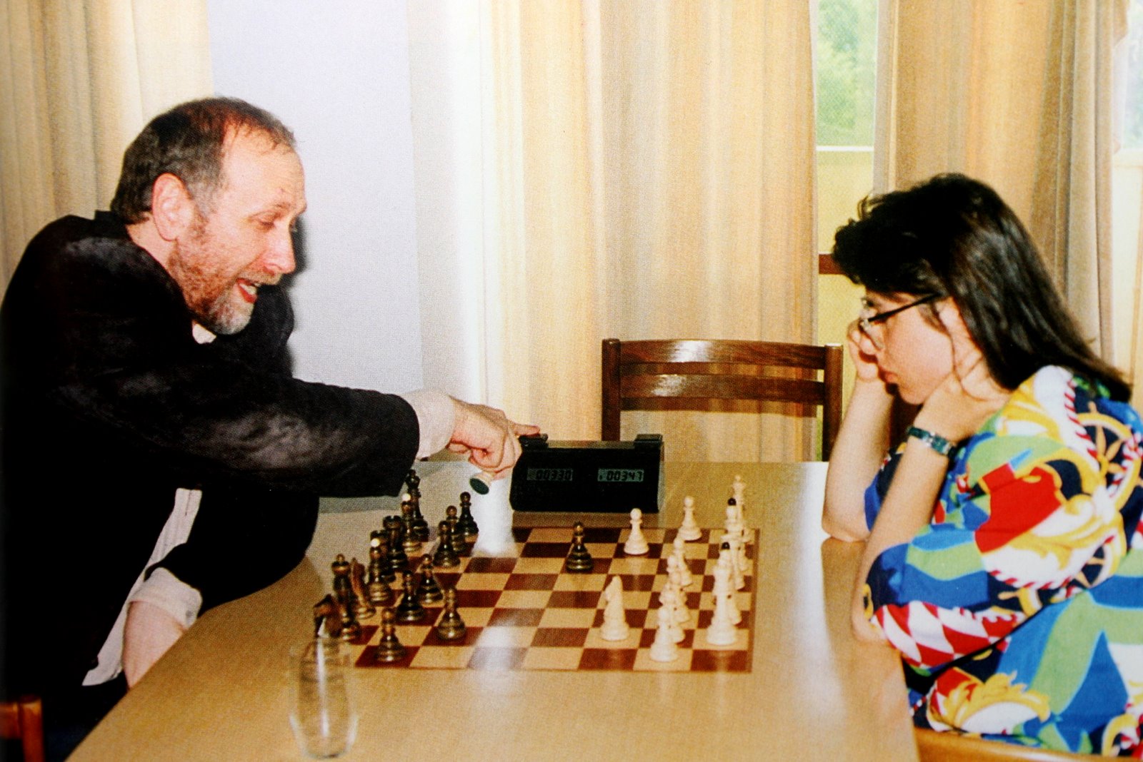 Chess Connects Us - Garry Kasparov with the Polgar sisters