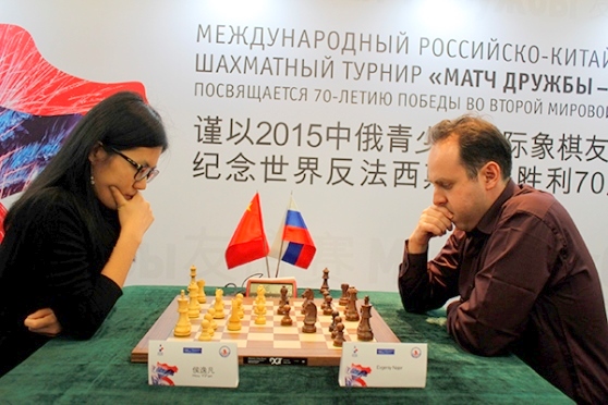 Hou-Yifan-defeats-Evgeny-Najer