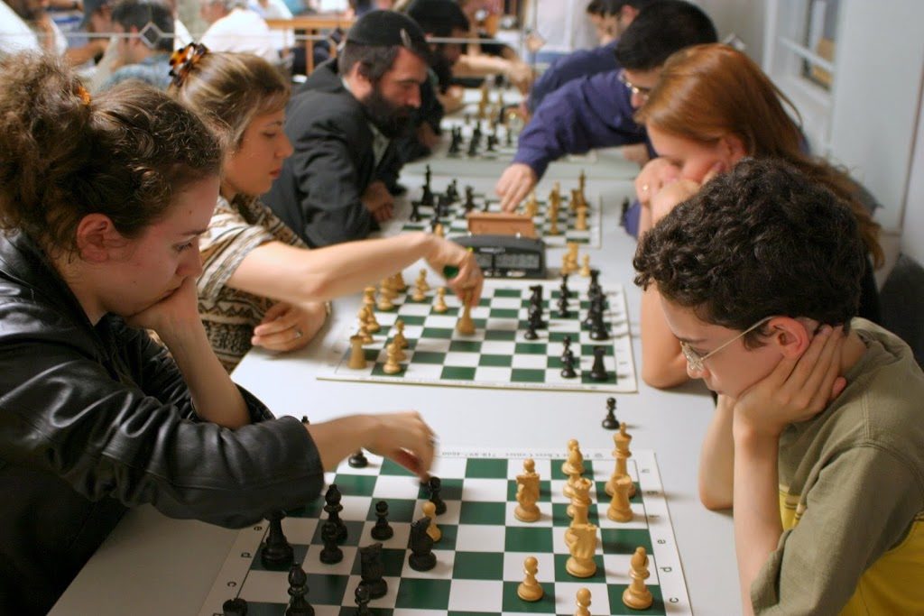 fabiano-caruana-at-polgar-chess-center-2